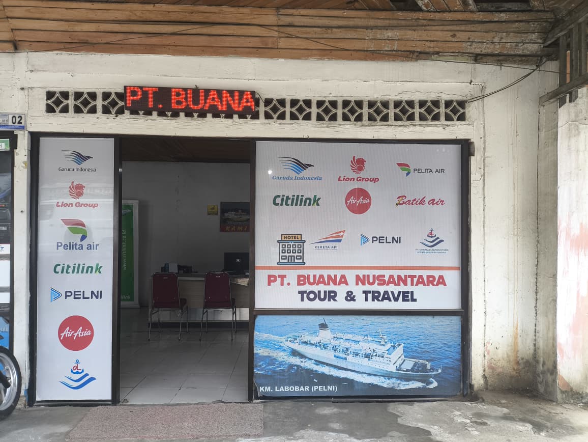 Tampilan depan kantor pusat PT. Buana Nusantara Travel